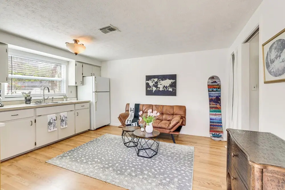 Inviting Sarasota Cottage: 5 Mi to Beach Access!