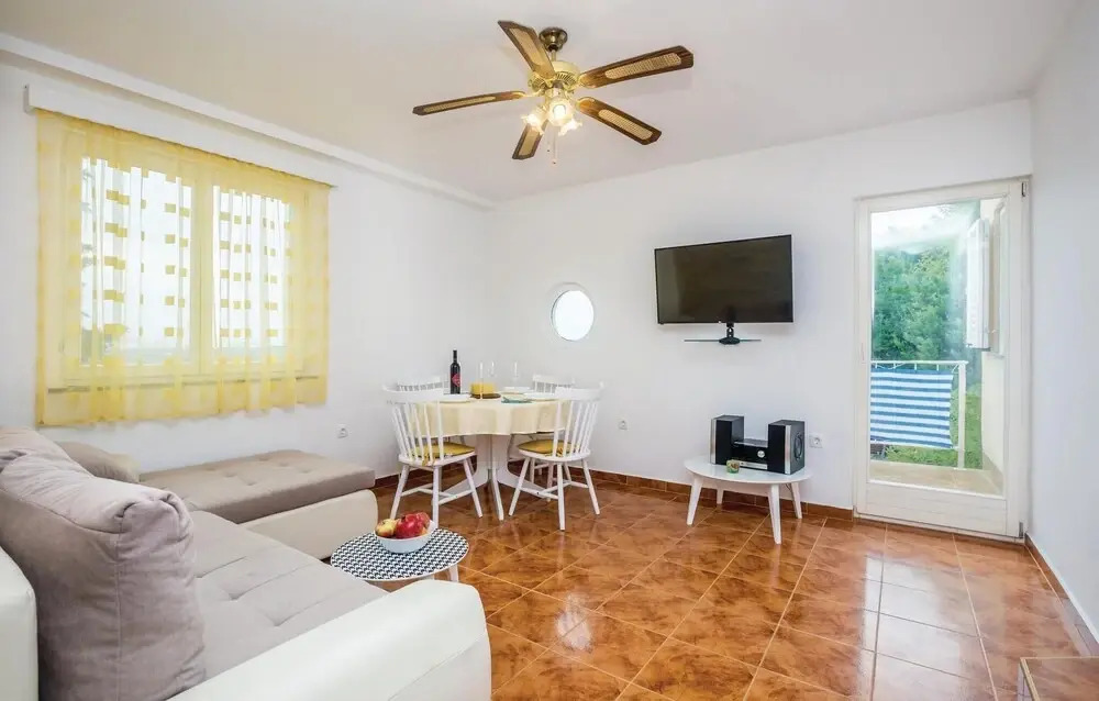 Beautiful Home In Omisalj
