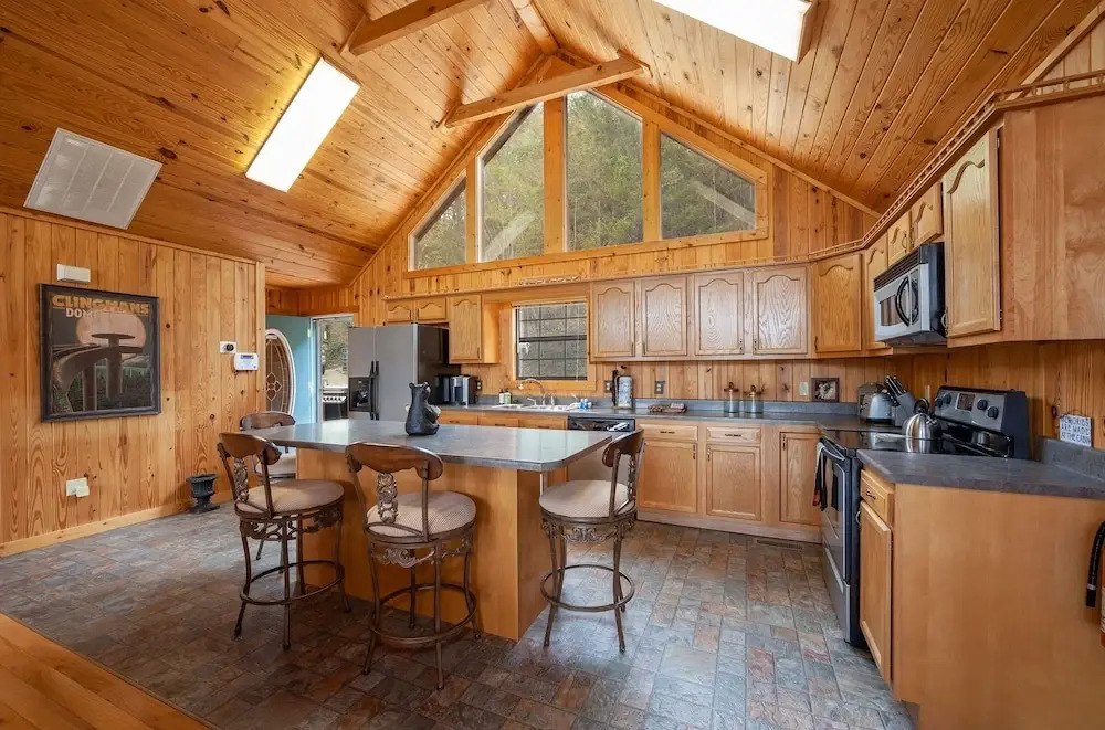 Barefoot Cabin 4 Bedroom Cabin by RedAwning