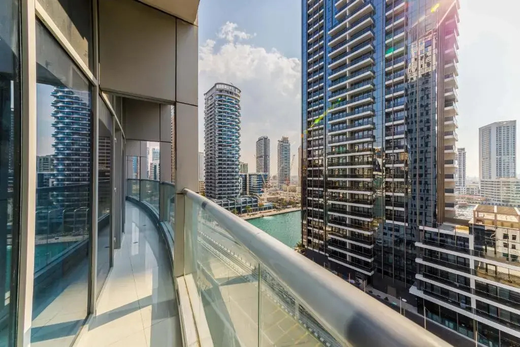 Maison Privee - Beautiful Chic Apt w Full Marina Views Next to the Beach