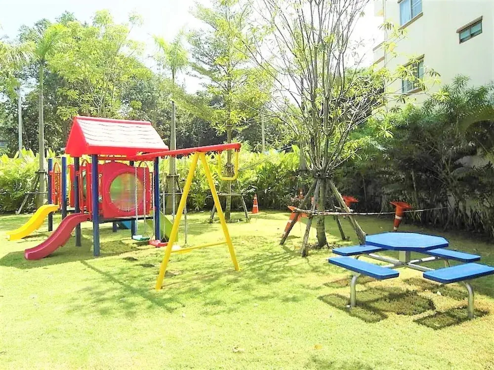The Cliff sea & Pool Views Studio Apartment Pratumnak Pattaya