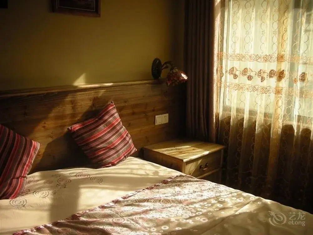 Jiabainong Hostel