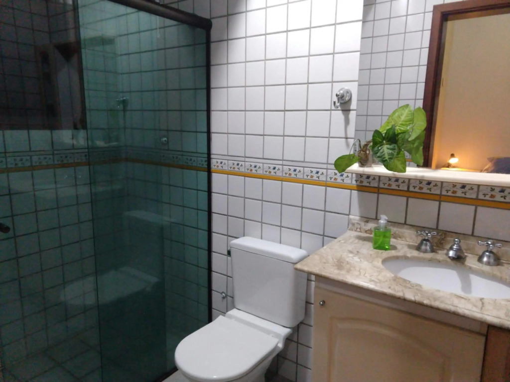 Casa 5 suítes com piscina e churrasqueira