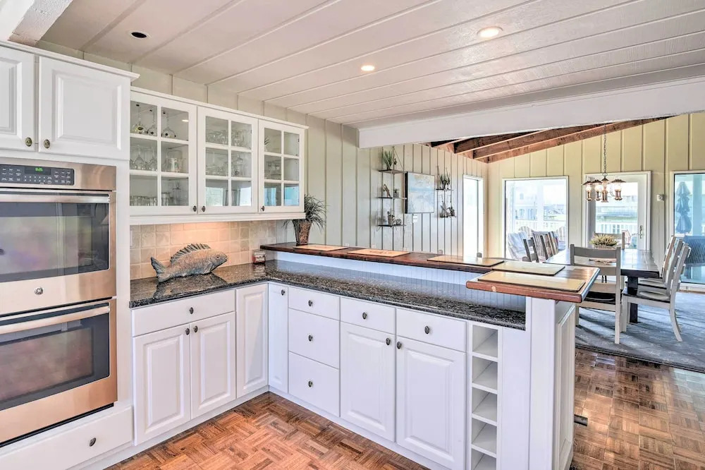 Waterfront Deck: Charming Galveston Home!
