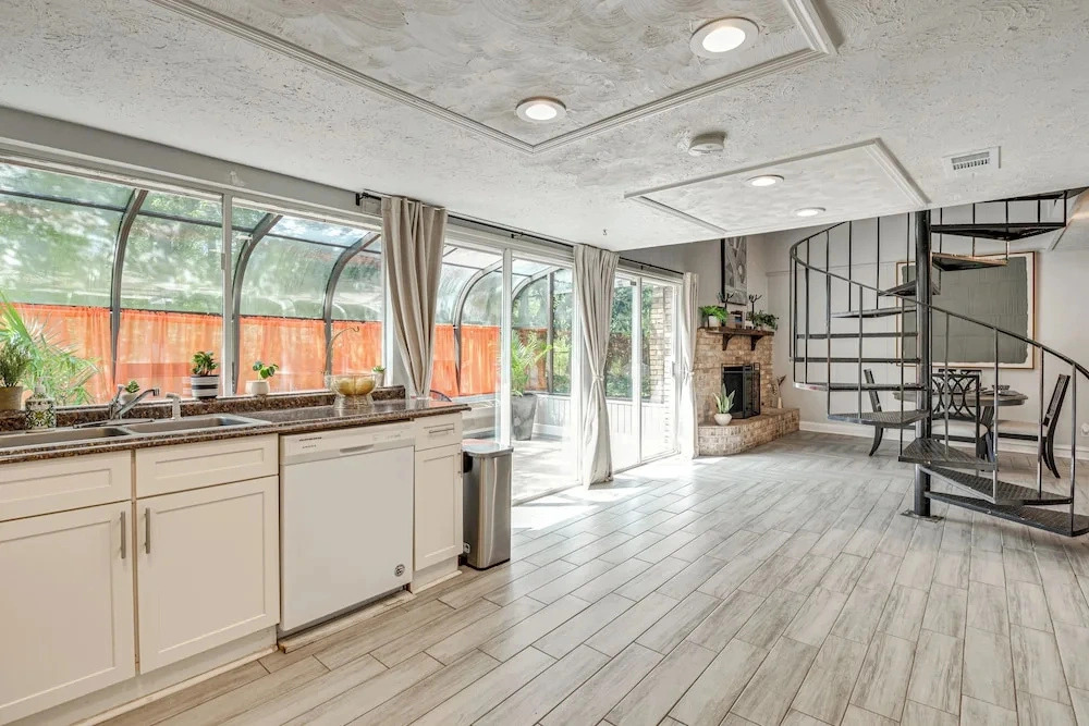 Explore Atl! Chic Home Base Near Mercedes-benz