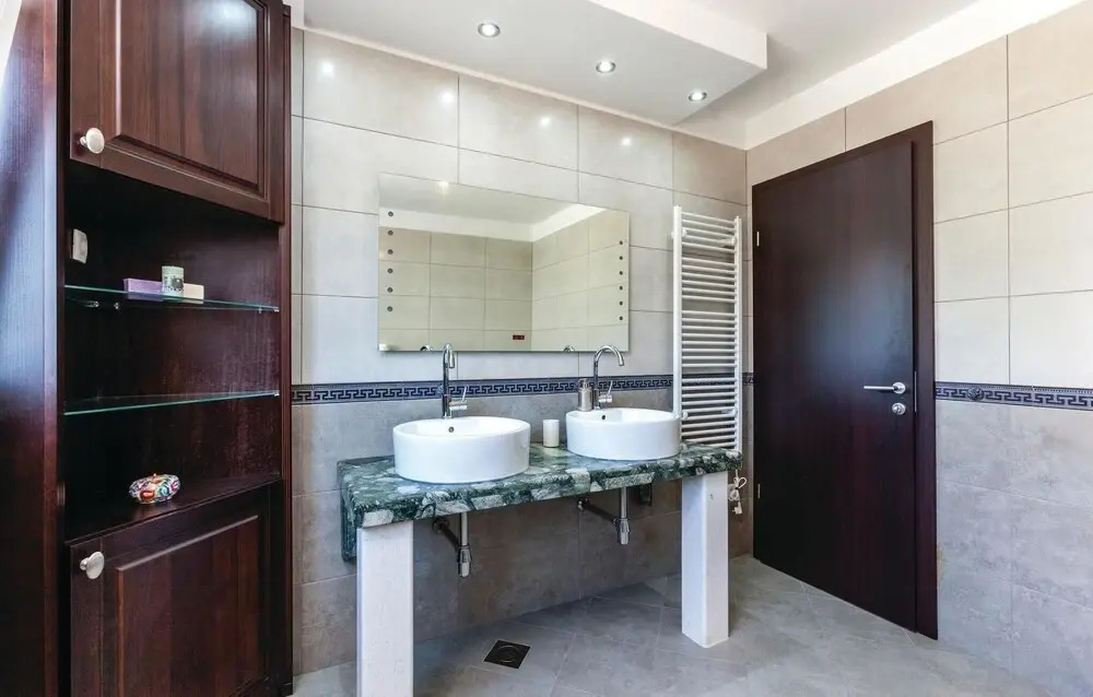 Awesome Home in Podstrana With Wifi and 2 Bedrooms