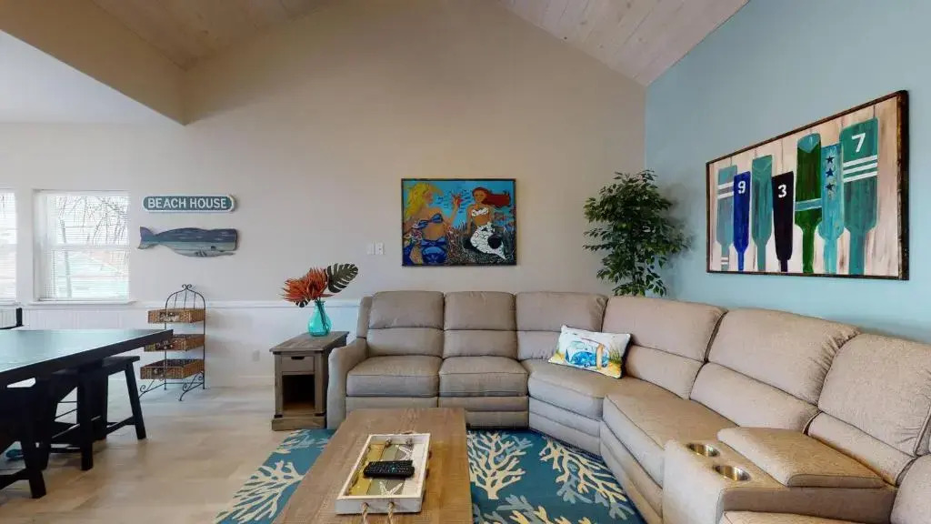 BC101 New Townhome, Heated Pool, 1 Minute Drive to Beach