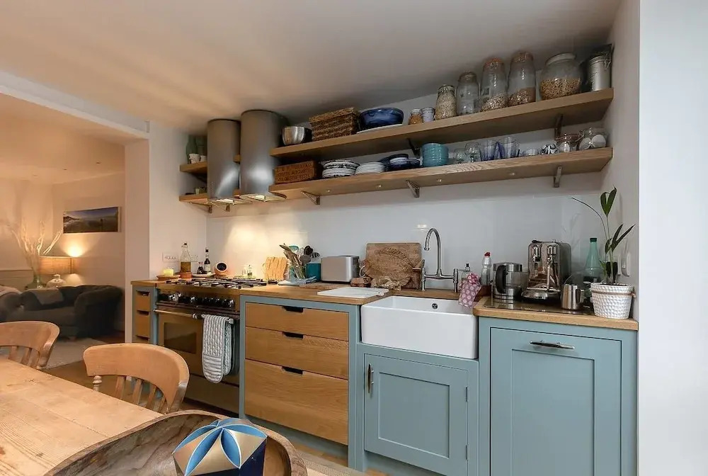 Beautiful 2 BED Garden Apartment