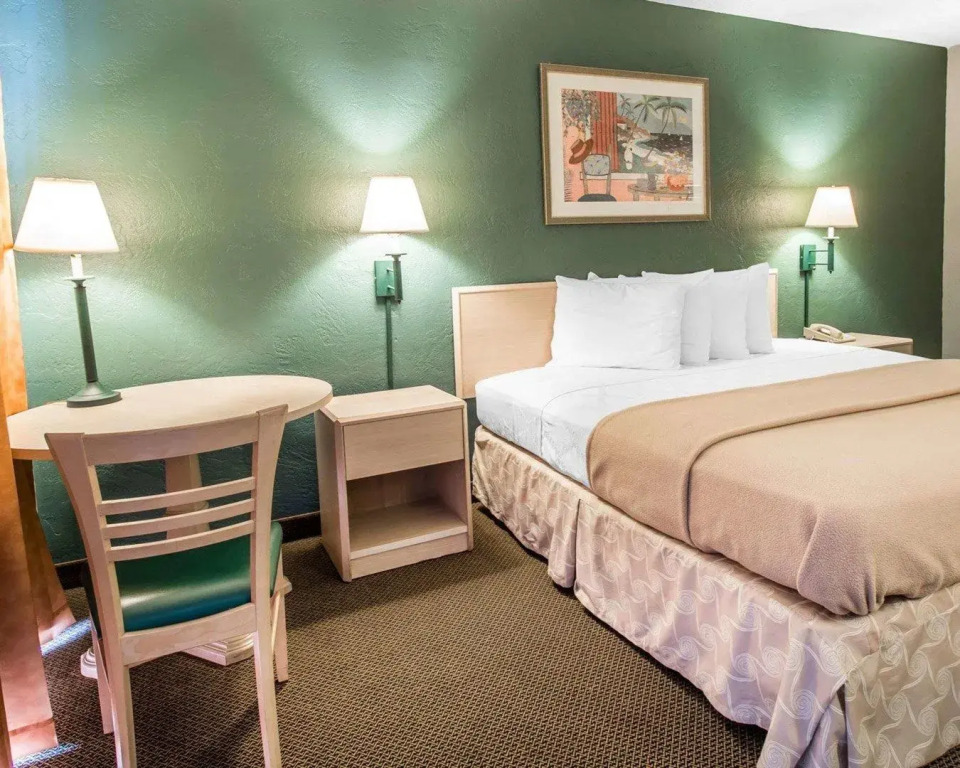 OYO Hotel Mustang Silver Spring FL