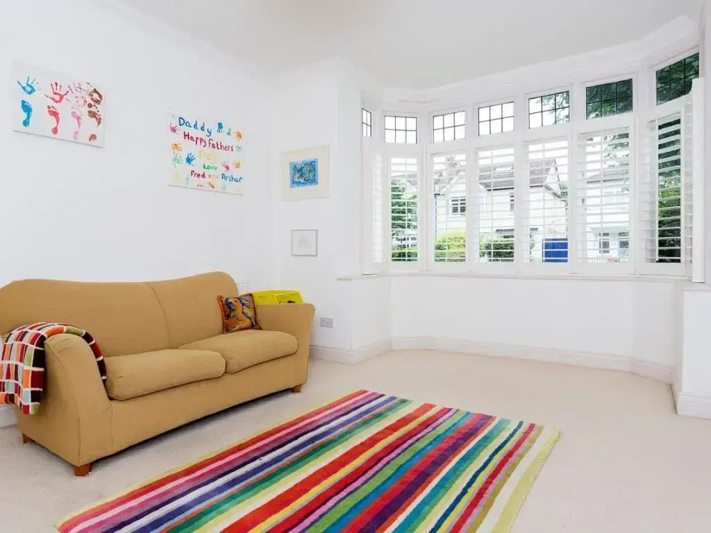 Veeve  4 Bed House On Emlyn Road West London