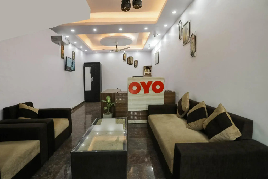 OYO 75701 Red Velvet Rooms & Banquet