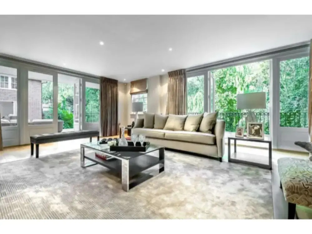 Luxury 6 Bedroom House for 12, With Parking