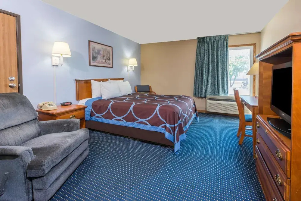 Super 8 by Wyndham OFallon MO/St. Louis Area