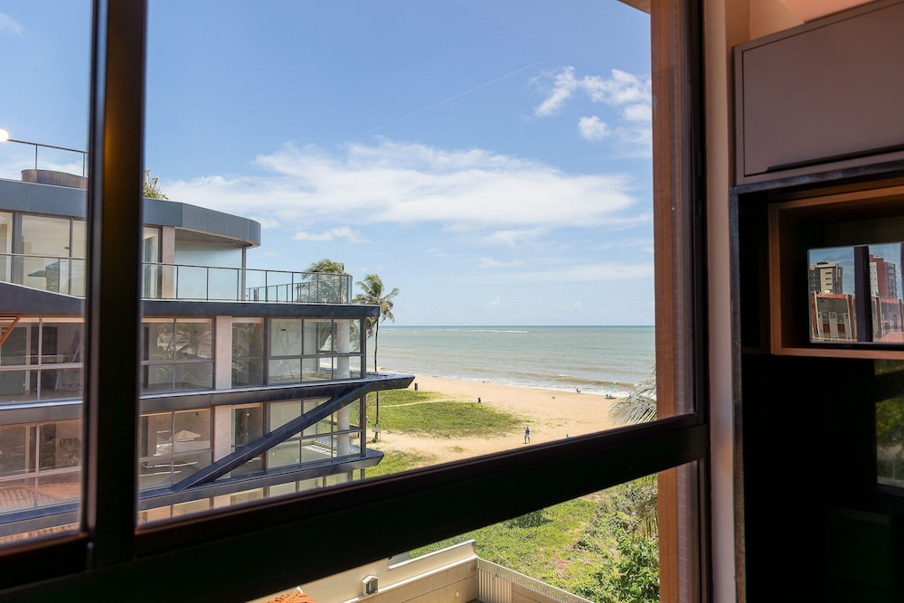Breeze Residence #404 - Seafront by Carpediem