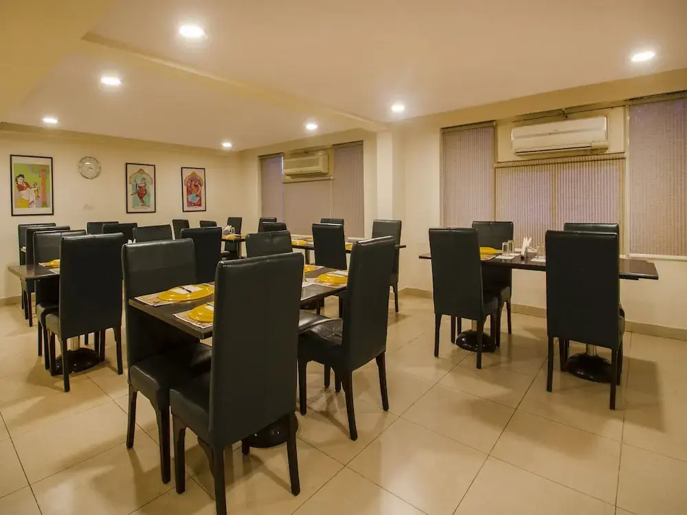 Sravya Compact Residency by OYO Rooms