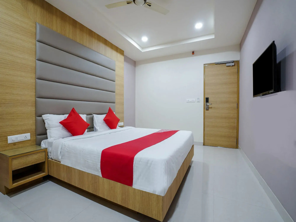 OYO 14745 Veeraj Suites