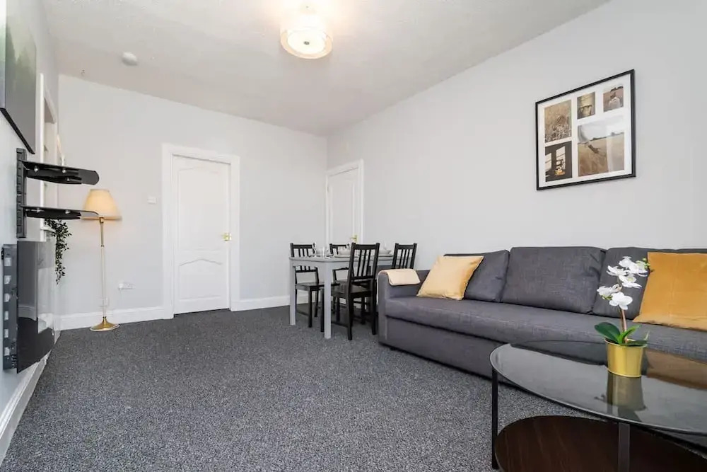 3 Bedroom Flat - Free Parking