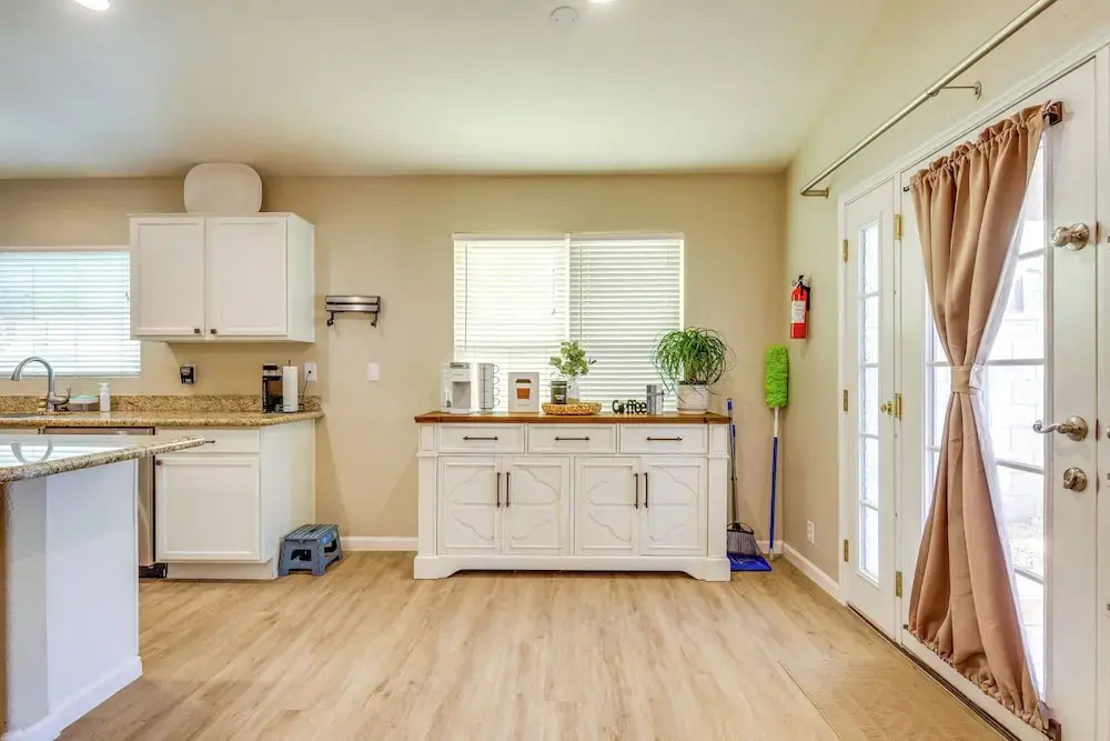 Fenced-in Pool & Patio: Gilbert Home!