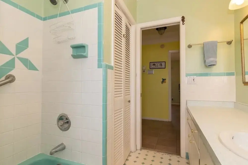 AM Beach Place Unit 4