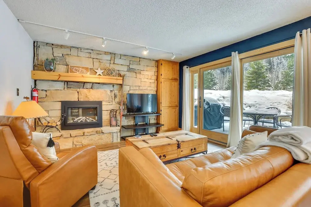 Charming Vail Condo w/ Patio & Mountain Views