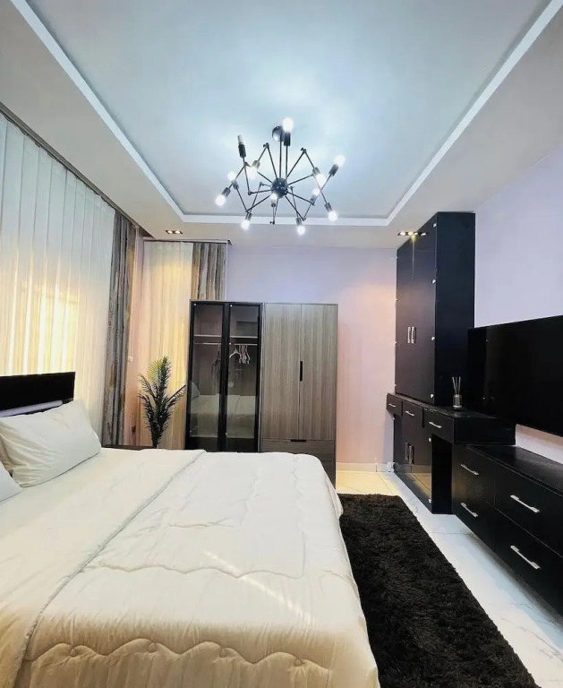 Pine Crest Hotel and Suites