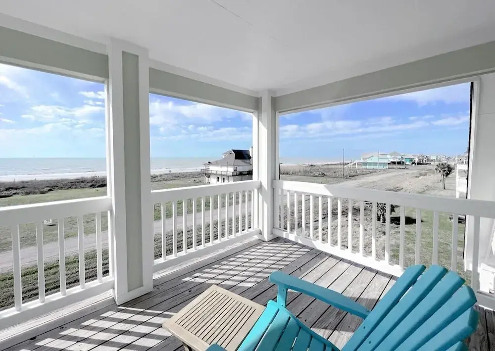 The Green Seahorse 4 Bedroom Home by RedAwning