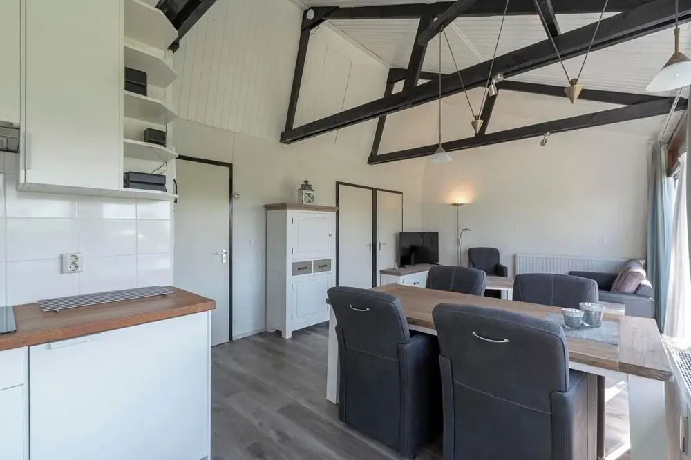Bungalow Near Sint Maartenszee Beach
