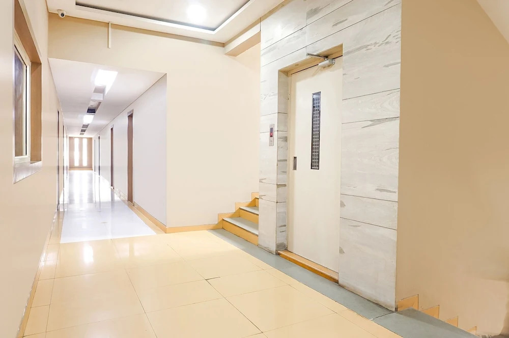 FabHotel Classic Executive - Nr Sasvad Road Railway Station