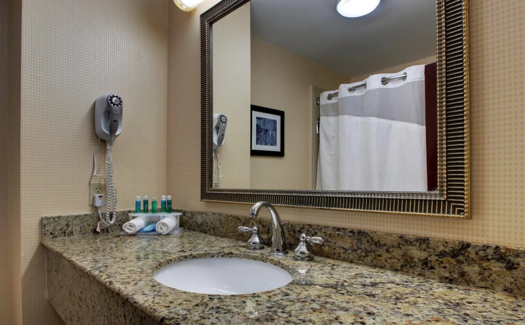Holiday Inn Express Hotel & Suites Middleboro Raynham by IHG