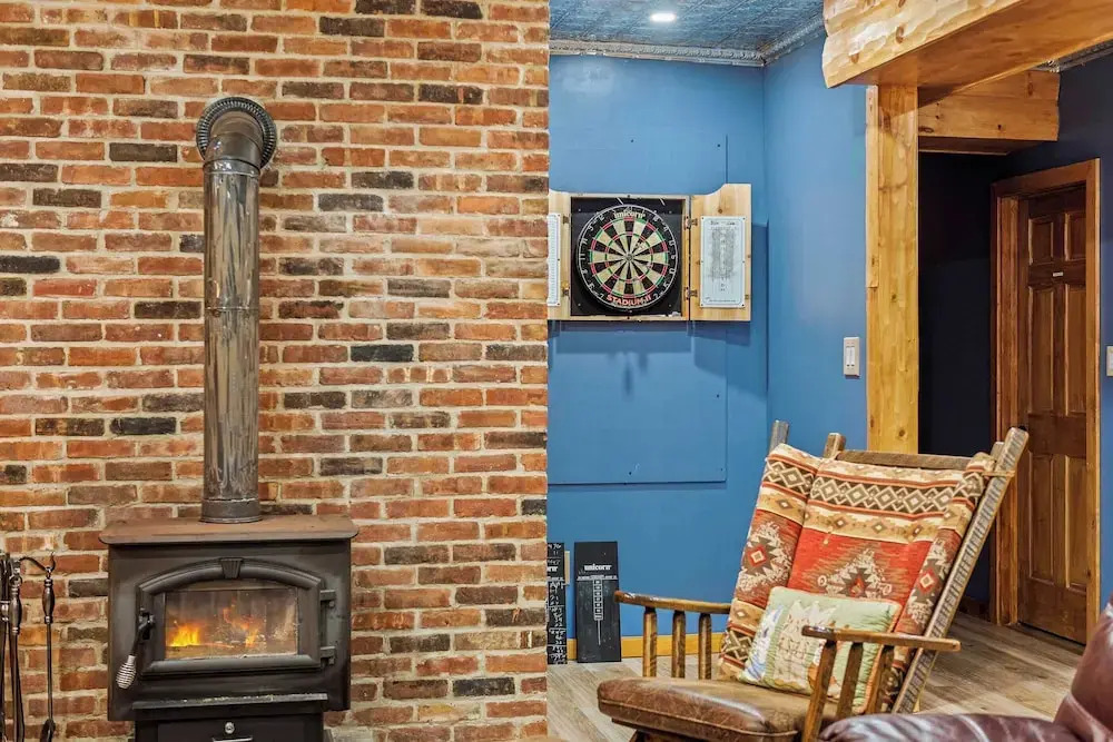 Bigwood Cabin Near Camelback Skiing, Hot Tub, Game Room, Firepit & Yard