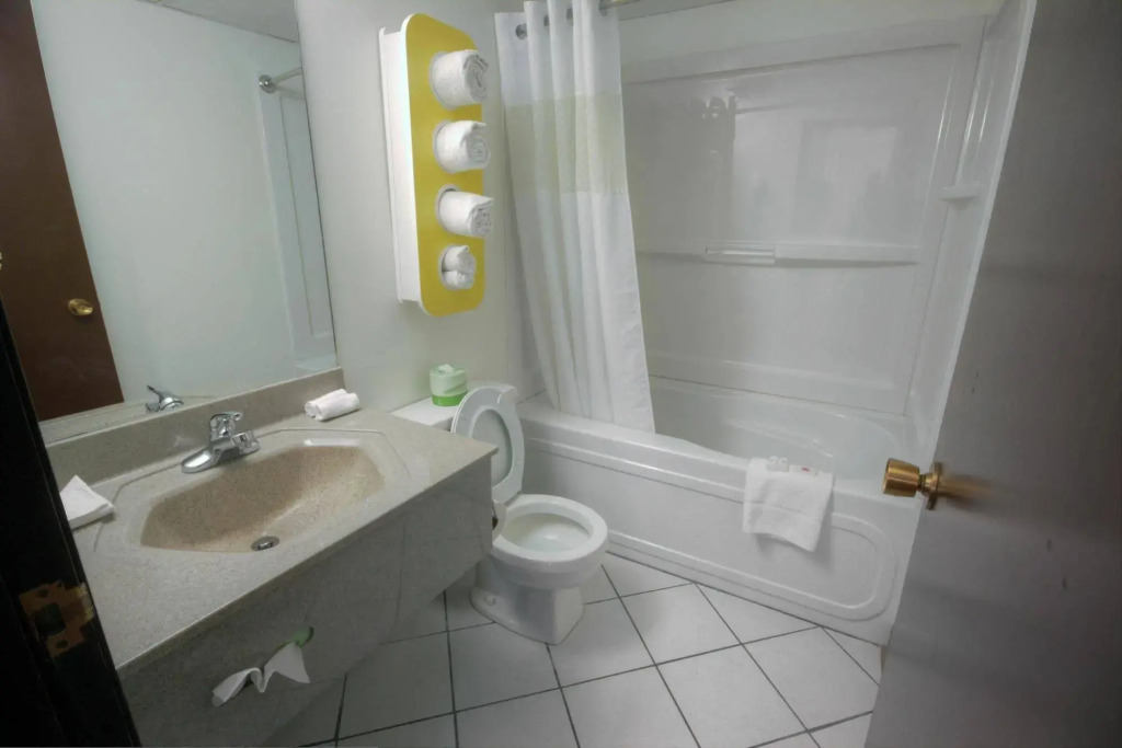 Motel 6-Lethbridge, AB
