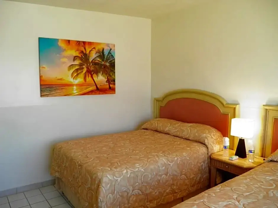#53 Bungalow Seaside Hotel & Victors RV Park