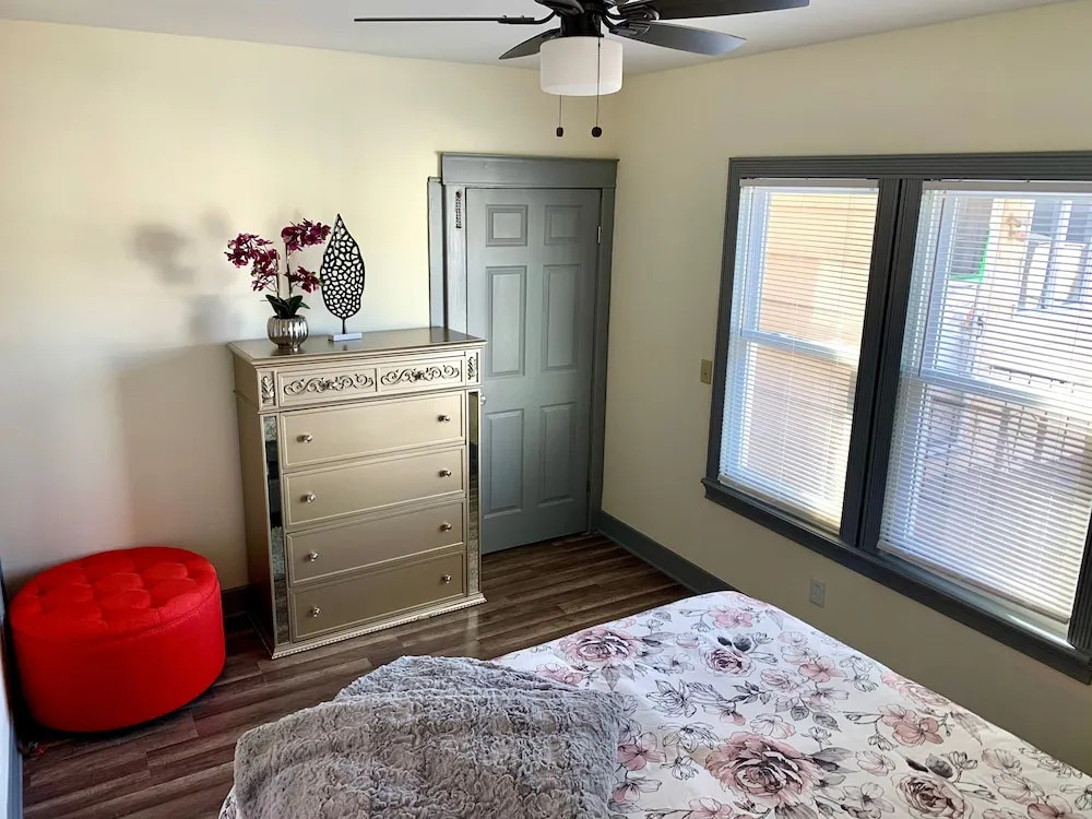The Trotter Manor - With Private Yard & Parking, Near Falls & Casino by Niagara Hospital