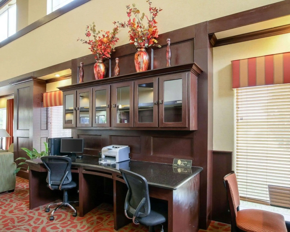 Comfort Suites Palestine