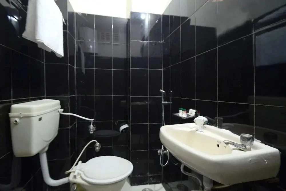 Hotel Jeevisha Inn by OYO Rooms