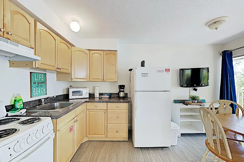 New Listing! Tranquil Getaway 350 To Prized Beach 1 Bedroom Apts