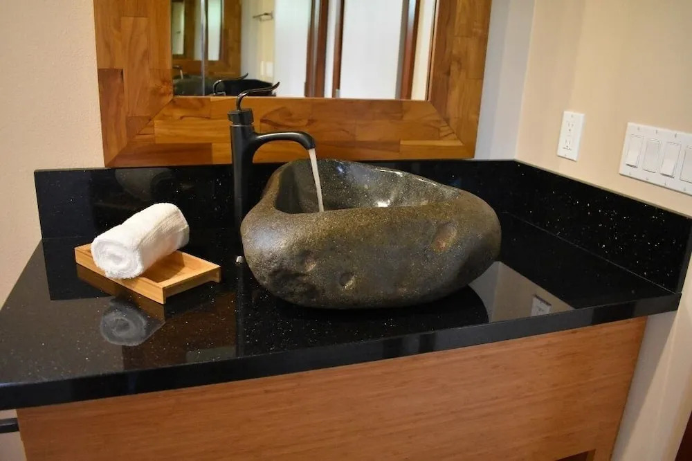 Hilo Beach House Inn