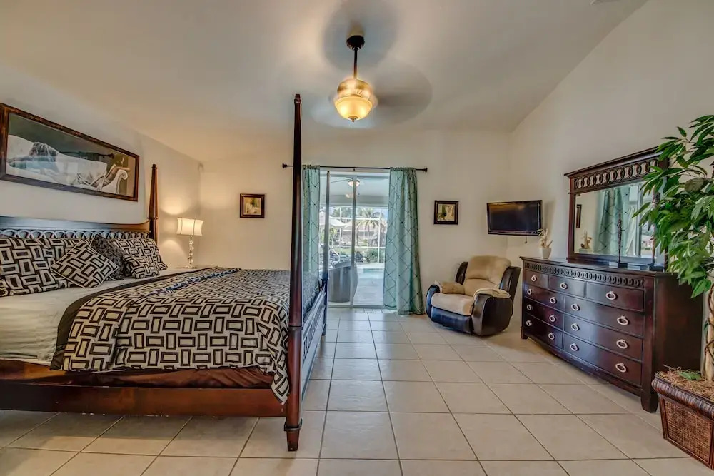 Villazo Ann, Cape Coral