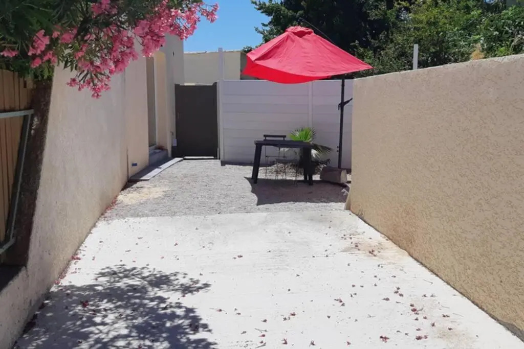 Studio avec jardin et parking privé