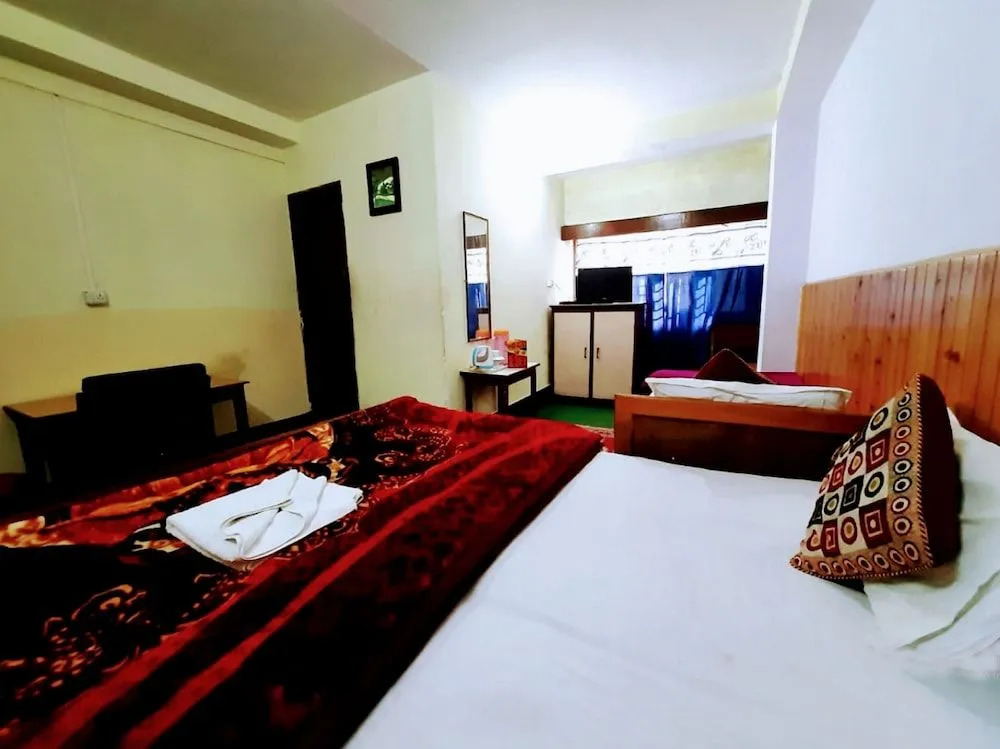 Goroomgo  Opal Inn Darjeeling