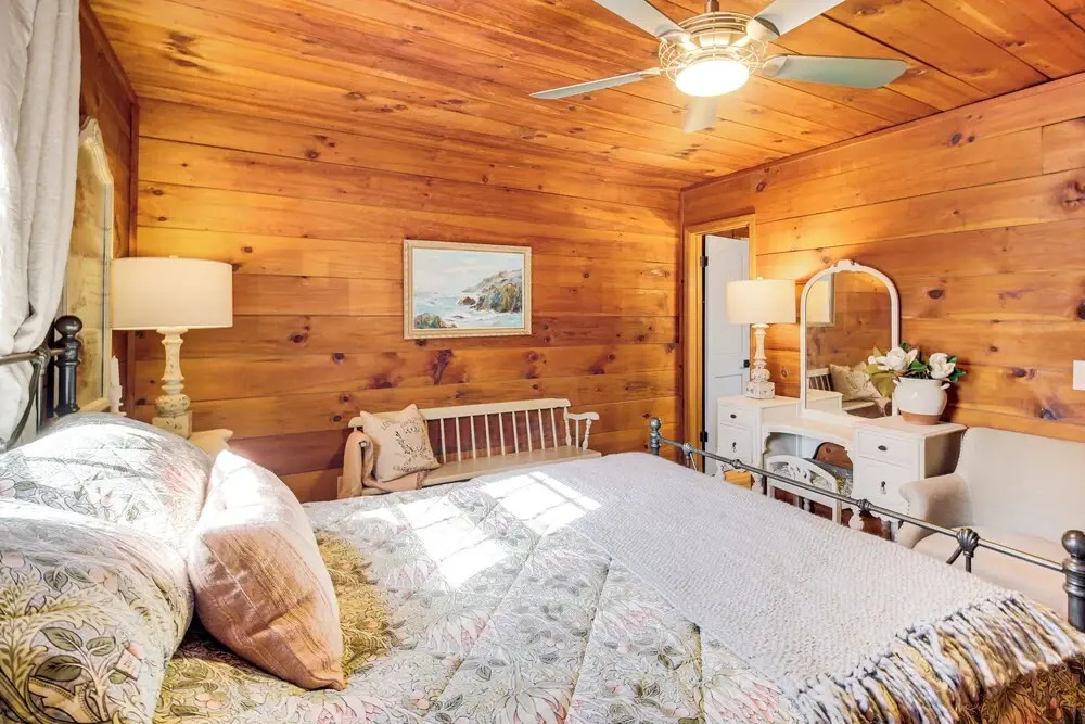 3 Mi to Dtwn Ellijay: Tree-lined Cabin w/ Deck!