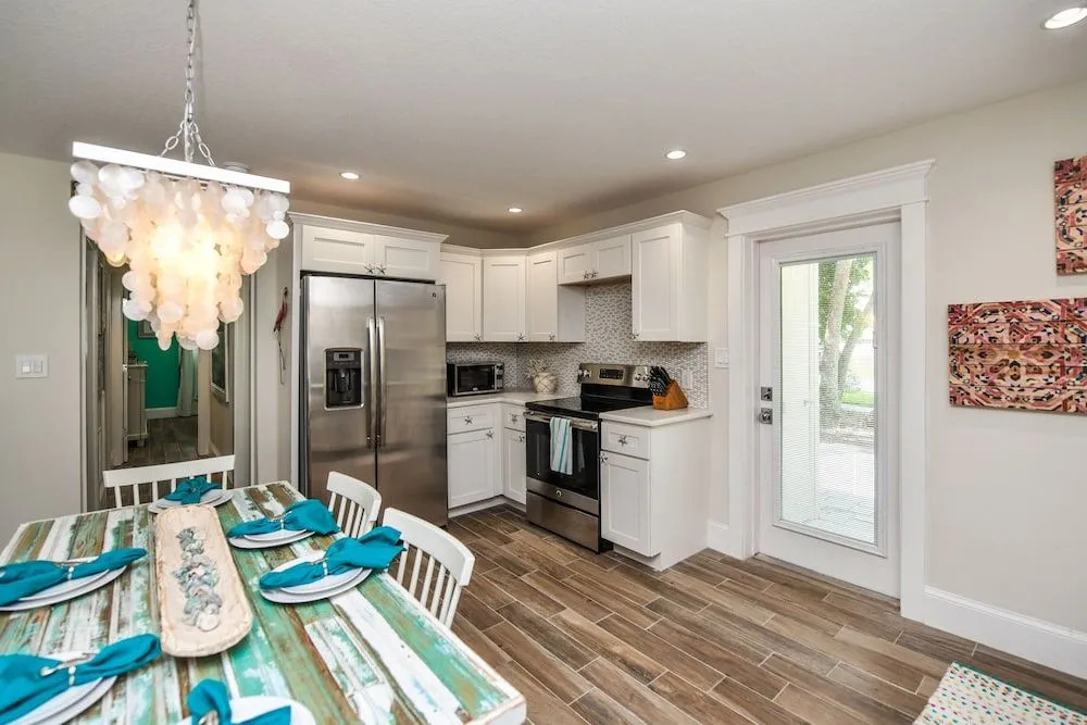 Sea Breeze - Pet Friendly, Located in Siesta Key Village, Steps to Siesta Key Beach