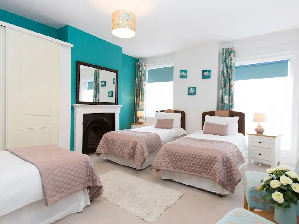 Roseberry House