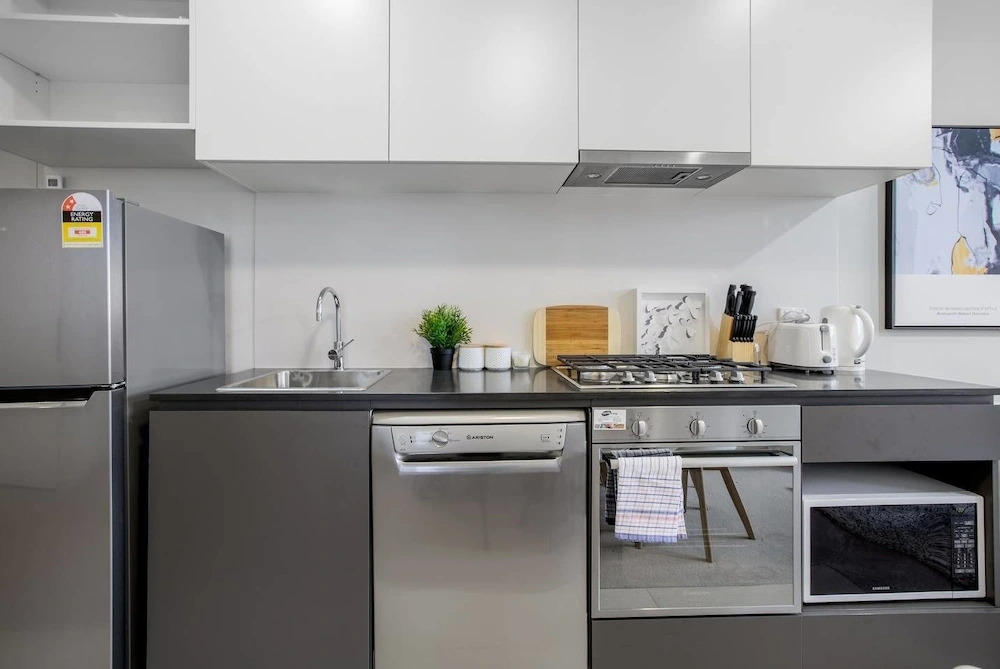 Stunning 2 Bed On Collins With Pool In Southern Cross