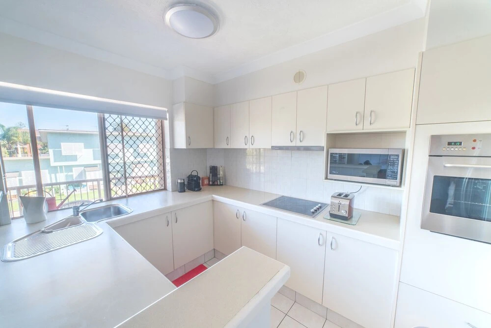1 Bedroom Gold Coast Beachside Apt w/AC + Parking