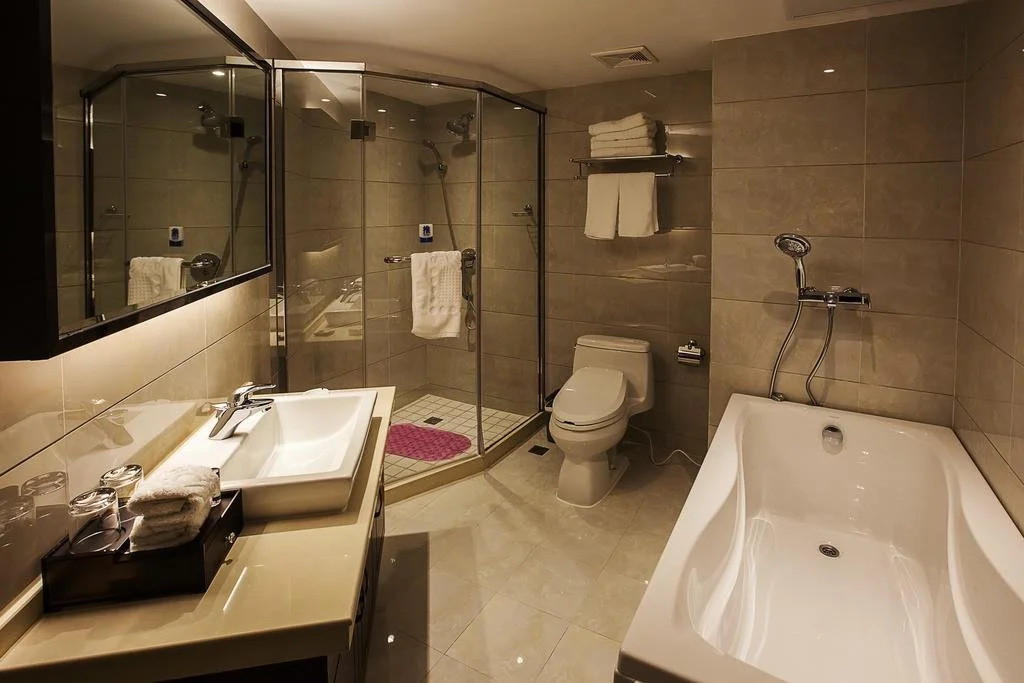 Huzhou Wealth Hotel