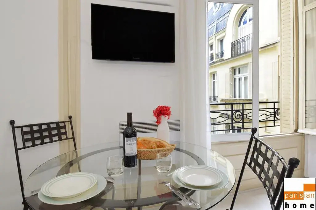 Parisian Home - Appartements Grand Boulevards, Musée Grevin