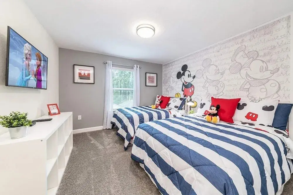 Chic Spacious With Private Pool Ideal Location
