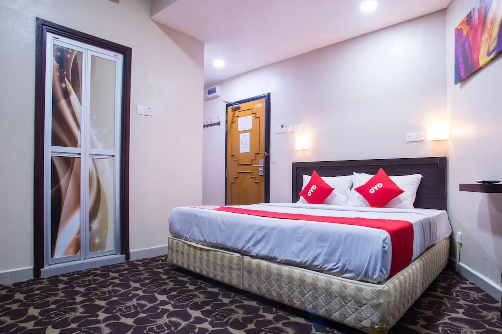 OYO 43929 Adak Hotel