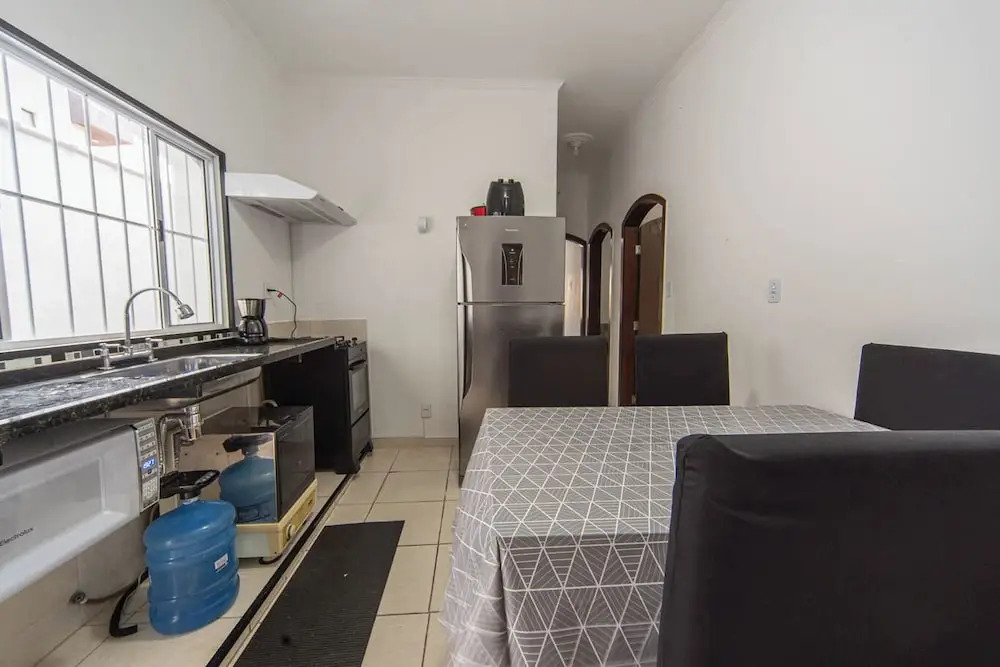 Casa com Piscina e Churrasqueira a 220 m da Praia